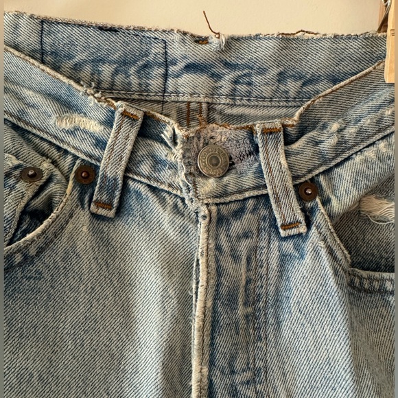 Vintage Levi’s 501 Light Blue Women's Jeans - Picture 2 of 16